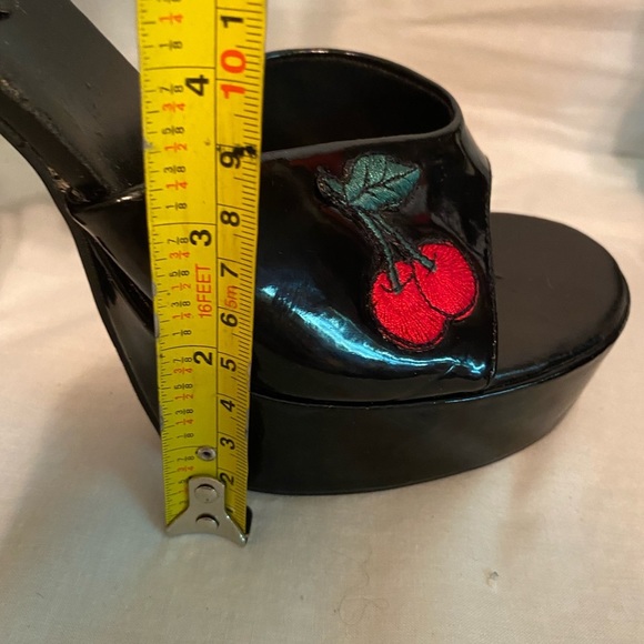 Hot Topic Cherry shoes size 10 - Picture 7 of 15